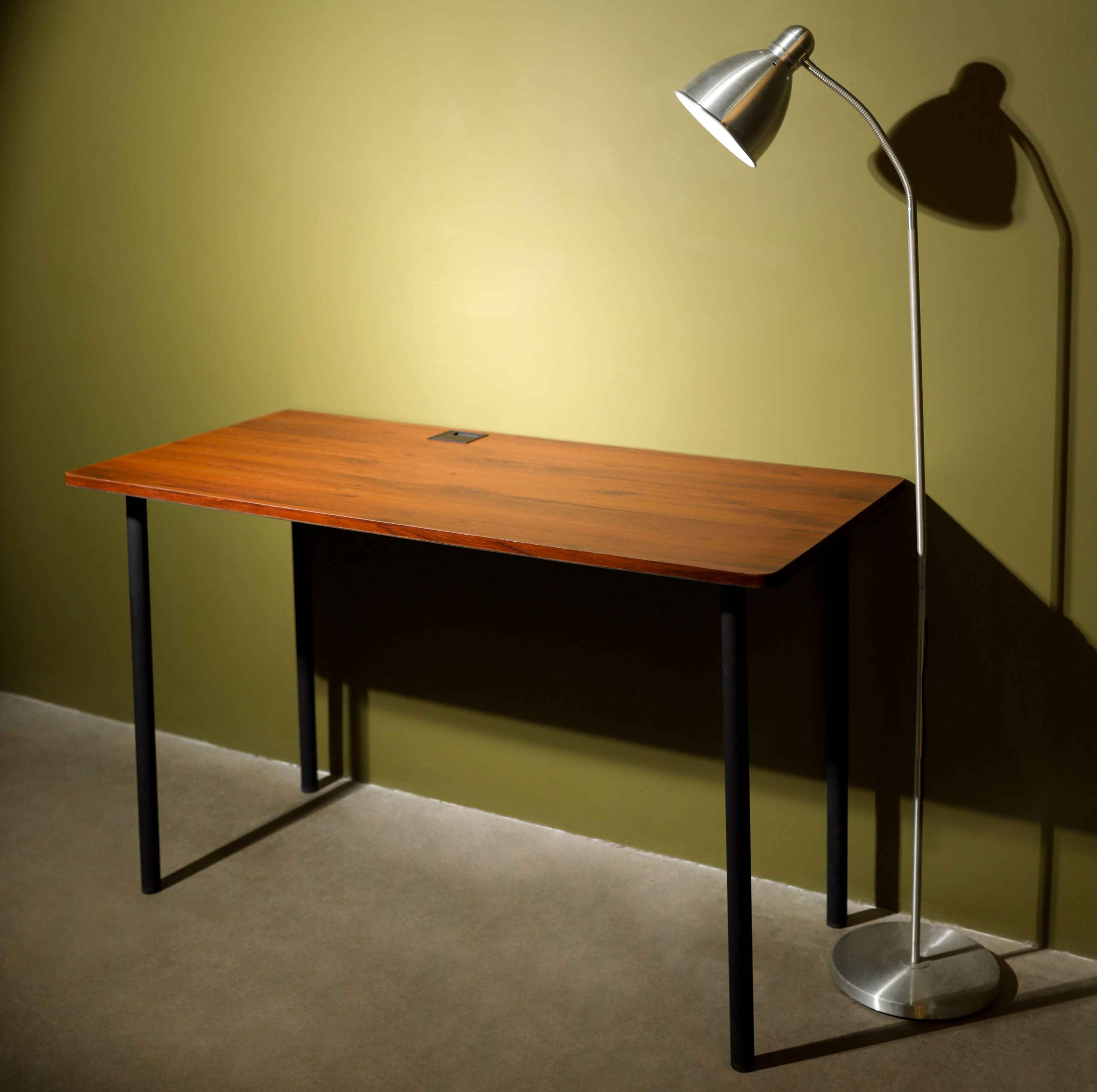 Khayou - Minima (Desk)